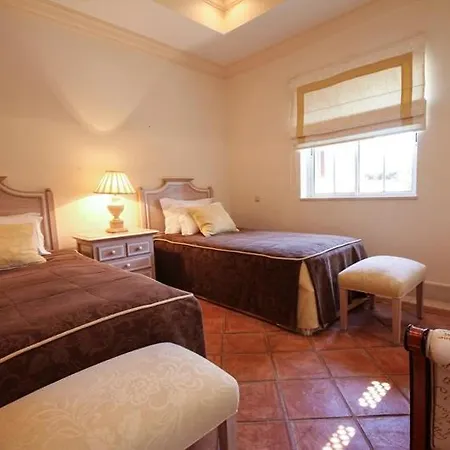 Villa Sleeps 12 Pool Air Con T479957 *