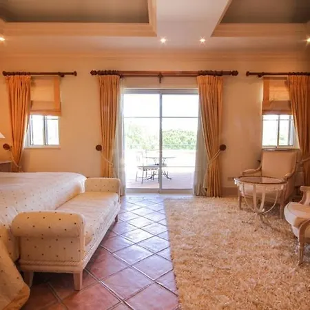 Villa Sleeps 12 Pool Air Con T479957 *