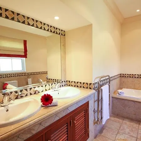 Sleeps 12 Pool Air Con T479957 Quinta do Lago