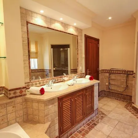Sleeps 12 Pool Air Con T479957